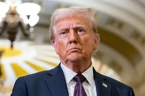 Администрация Трампа просит Верховный суд разрешить ей приостановить иностранную помощь