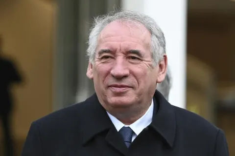Ֆրանսիայի վարչապետը խորհրդարանին հորդորել է վստահություն հայտնել կառավարությանը՝ պետբյուջեն կայունացնելու համար