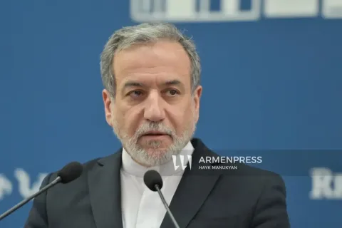 Իրանի արտգործնախարարը Կահիրեում հանդիպել է եգիպտացի գործընկերոջ հետ
