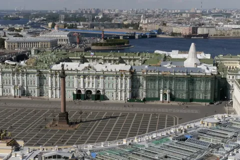 Эрмитаж открыли после эвакуации из-за сообщений о минировании