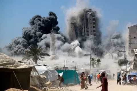 Israeli strike targets Hamas leadership in Qatar