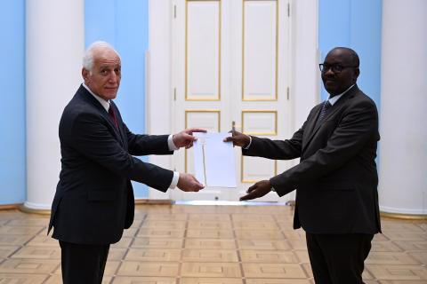 Le Président de la République  a rencontré l'Ambassadeur du Burundi en Arménie