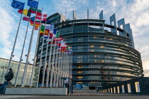 Deux factions du Parlement européen prévoient de lancer un nouveau vote de défiance à l'encontre de von der Leyen