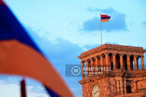 Ermenistan hükümet üyelerinin basın toplantısı