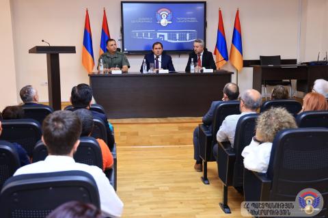 Սուրեն Պապիկյանը Հանրային խորհրդի անդամներին ներկայացրել է իրականացվող բարեփոխումները և զինված ուժերի զարգացման հեռանկարները