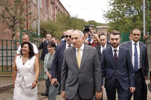 Le Premier ministre s’est familiarisé avec les programmes mis en œuvre dans les régions de Lori, Kotayk et Gegharkunik