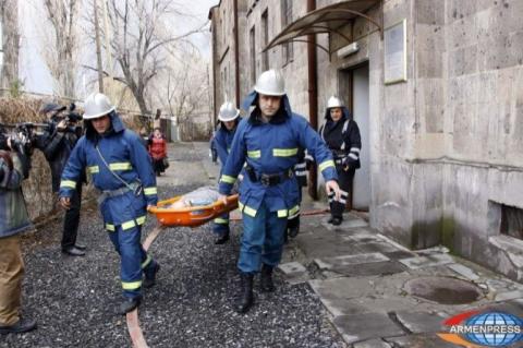 Փրկարարները պատգարակով շտապօգնության ավտոմեքենային են մոտեցրել Հարթագյուղ գյուղում ոտքը վնասած քաղաքացուն