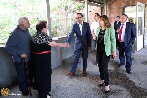 Արսեն Թորոսյանն այցելել է «Նորք» շուրջօրյա խնամքի կենտրոն