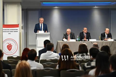 Conferencia sobre cardiología en Ereván
