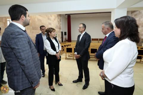 Արսեն Թորոսյանն այցելել է «Հաղթանակ» շուրջօրյա խնամքի կենտրոն