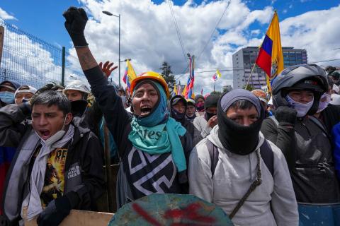 Президент Эквадора на фоне протестов ввёл комендантский час в пяти штатах