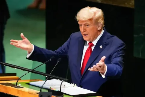 الرئيس الأمريكي دونالد ترامب يعلن عن انهاءه لسبع حروب بما في ذلك بين أرمينيا وأذربيجان
