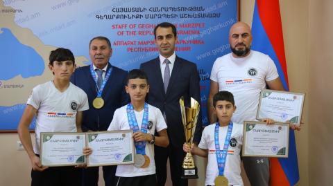 Գեղարքունիքի մարզպետ Կարեն Սարգսյանը խրախուսել է Եվրոպայի Քիգ-բոքսինգի առաջնությունում հաղթած մարզիկներին եւ նրանց մարզչին
