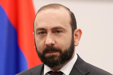 Ararat Mirzoyan felicitó a la nueva canciller de Albania