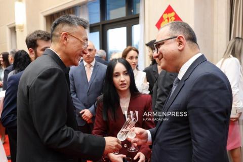 ՉԺՀ հիմնադրման 76-ամյակի առթիվ ՀՀ-ում Չինաստանի դեսպանատանը կազմակերպվեց հանդիսավոր ընդունելություն
