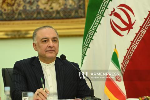 Ermenistan'daki İran Büyükelçisi Mehdi Sobhani'nin basın toplantısı