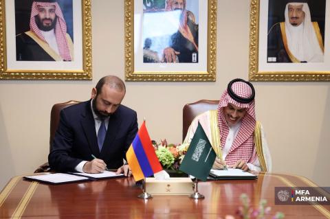 وزيرا خارجية أرمينيا والسعودية آرارات ميرزويان وفيصل بن فرحان آل سعود يوقّعان مذكرة تفاهم بشأن المشاورات السياسية