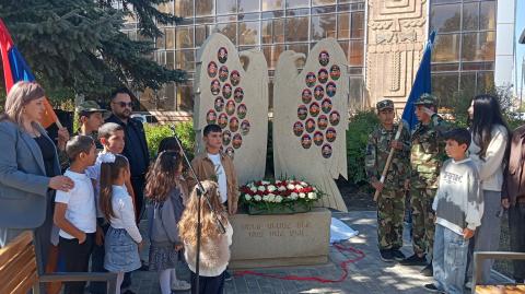 Սևանում բացվել է 2017-2023 թվականներին հայրենիքի սահմանները պաշտպանելիս զոհված 37 հերոսների հուշաքարը