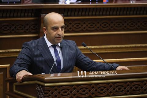 Vanik Ohanyan juró como diputado