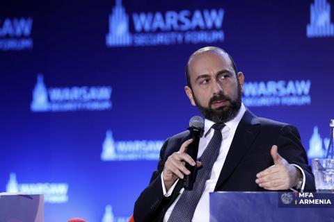 მირზოიანმა ხაზი გაუსვა სომხეთსა და აზერბაიჯანს შორის მშვიდობის მნიშვნელობას ფართო რეგიონისთვის, მათ შორის ევროკავშირისთვის