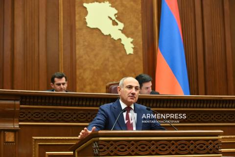 Pashinyan suggests opposition hold live discussion with him