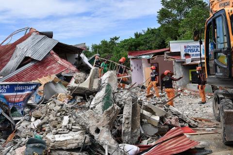 Death toll from Philippines quake rises to 72