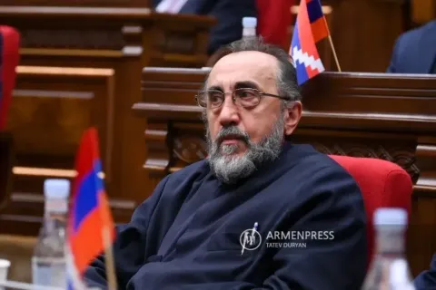 Архиепископ Микаел Аджапахян приговорен к 2 годам лишения свободы