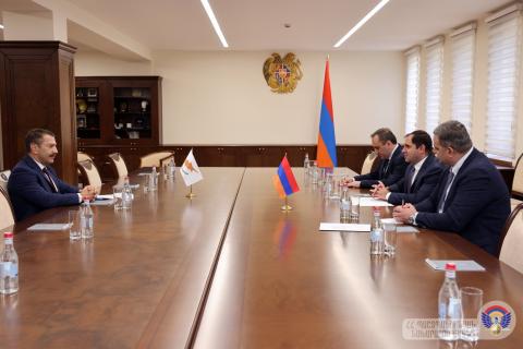 Suren Papikyan et Michalis Mavros ont discuté des questions relatives à la coopération entre l’Arménie et Chypre dans le domaine de la défense