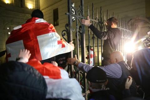 Суд в Грузии арестовал организаторов нападения на резиденцию президента