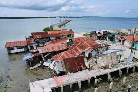 7.4 magnitude earthquake strikes off southern Philippines, tsunami warnings issued