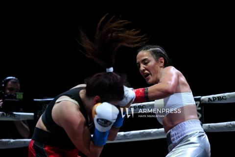 احتفل أعضاء من منتخب أرمينيا للملاكمة للرجال  والبطلة الأوروبية آني هوفسيبيان بأول ظهور لهم في الملاكمة الاحترافية-صور-