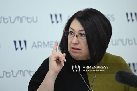 Conferencia de prensa de experta en programas de migración de la organización Cáritas Armenia