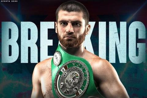 Ukraynalı Ermeni boksör Karen Çukhaciyan, Riga’daki galibiyetinin ardından iki şampiyonluk kemeri kazandı