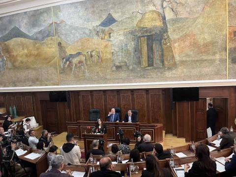 Գյումրիի քաղաքապետը Սահմանադրական դատարան դիմելու հարցը հանեց ավագանու նիստի օրակարգից