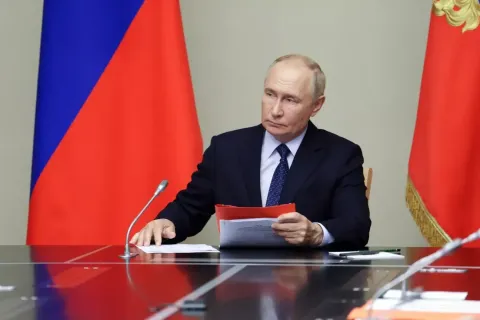 Путин после телефонного разговора с Трампом созвал совещание с членами Совета Безопасности