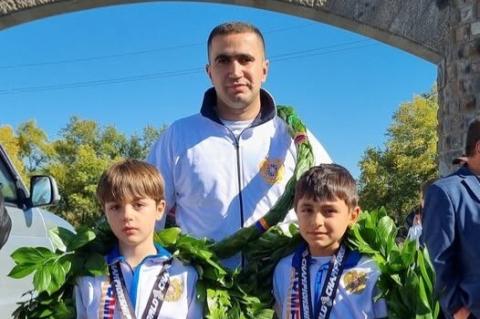 Юные спортсмены из села Дзорагюх вернулись с чемпионата мира в Лондоне с золотой и серебряной медалями