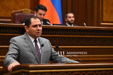 واکنش وزیر دفاع جمهوری ارمنستان به تصمیم کاهش مدت خدمت وظیفه اجباری