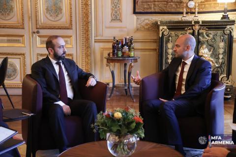 وزیر امور خارجه فرانسه بر حمایت پاریس از حاکمیت ارمنستان و روند صلح تأکید کرد