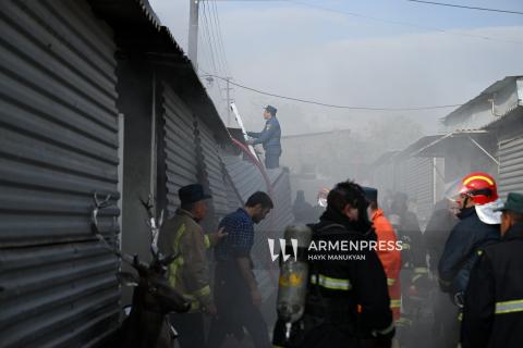 Yerevan firefighters tackle warehouse fire at Malatia market