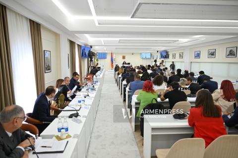 اجتماع مجلس مدينة يريفان-فيديو-