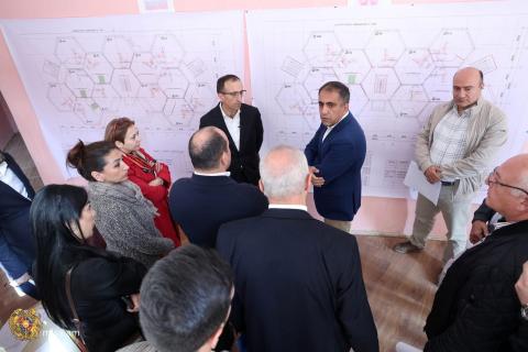 Արսեն Թորոսյանն այցելել է Սպիտակի սոցիալական բնակարաններ