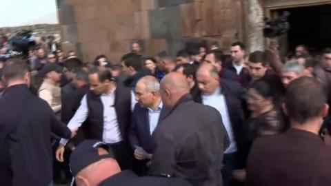 الترحيب في كنيسية هوفهانافانك برئيس الوزراء باشينيان مع التصفيق-فيديو-