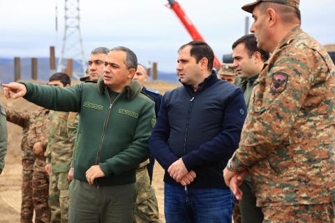 ՀՀ պաշտպանության նախարարն ու քննչական կոմիտեի նախագահն այցելել են հարավարևելյան սահմանագոտի