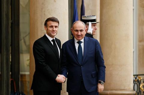 Nikol Paşinyan Emmanuel Macron ile bir araya geldi