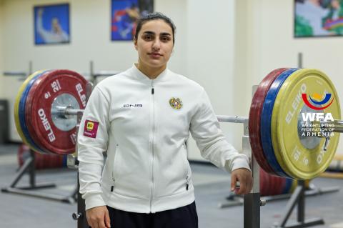 举重运动员莉安娜·居尔吉扬获得欧洲U23锦标赛冠军
