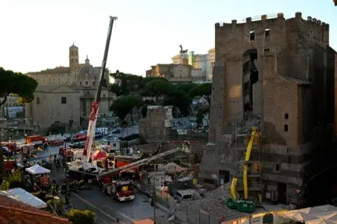 Worker dies after partial collapse of medieval tower in Rome
