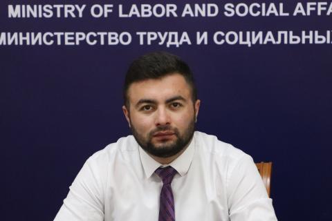 ԱՍՀ նախարարի խոսնակը լրագրողական էթիկայի կոպիտ խախտում է որակել սպանված երեխայի ընտանիքի անչափահաս անդամներից հարցազրույց վերցնելը