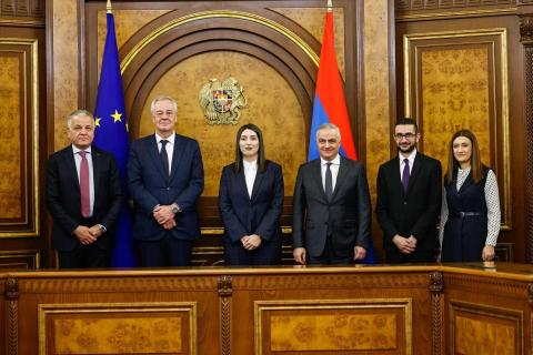 معاون نخست‌وزیر ارمنستان با معاون کل اداره کل مهاجرت و امور داخلی کمیسیون اروپا دیدار کرد