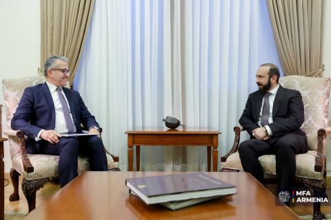 外长向联合国教科文组织新当选总干事致贺