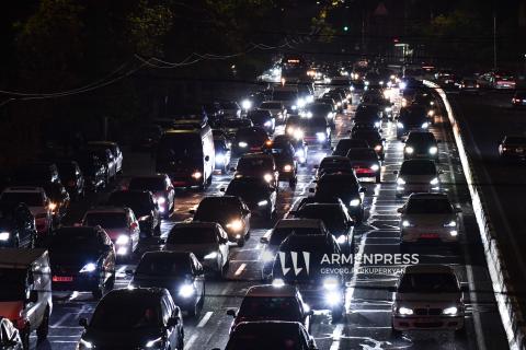 Pashinyan vows to resolve crisis traffic congestions in Yerevan